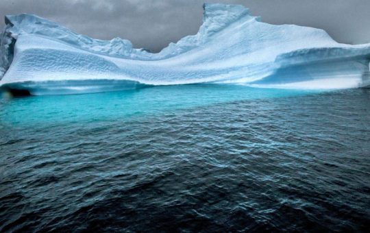 Încălzirea oceanică și impactul său asupra gheții antarctice: O amenințare globală în expansiune
