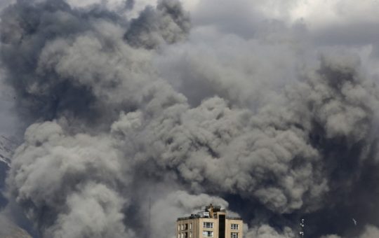 Iranul Transformă Universitatea Bombardată de SUA și Israel într-un Muzeu al Războiului: O Analiză Detaliată a Impactului și Implicațiilor