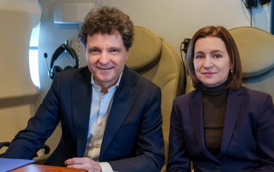 Nicușor Dan și Maia Sandu la Reuniunea CPE de la Erevan: O Analiză a Provocărilor și Oportunităților pentru Europa de Est