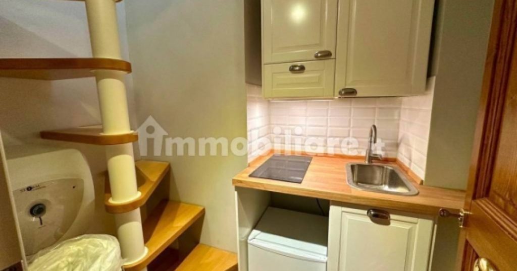 Un mini-apartament fermecător în Florența: analiza vânzării unei garsoniere de 10 mp la prețul de 115.000 de euro