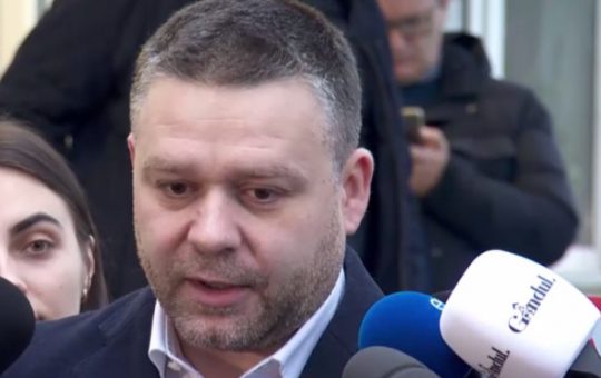 Moțiunea de cenzură: Un joc politic în care soarta Guvernului atârnă de un fir de păr