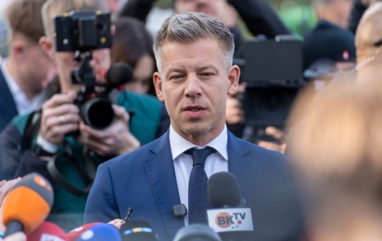 Sărbătoarea Schimbării Regimului: Analiza Evenimentului Public Anunțat de Peter Magyar la Budapesta