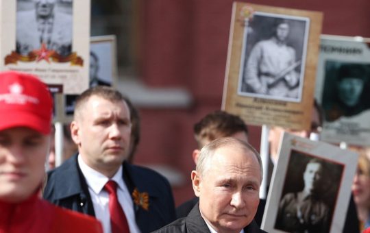 Parada de 9 Mai 2026: Putin și Provocările unei Sărbători într-o „Blocadă Militară”