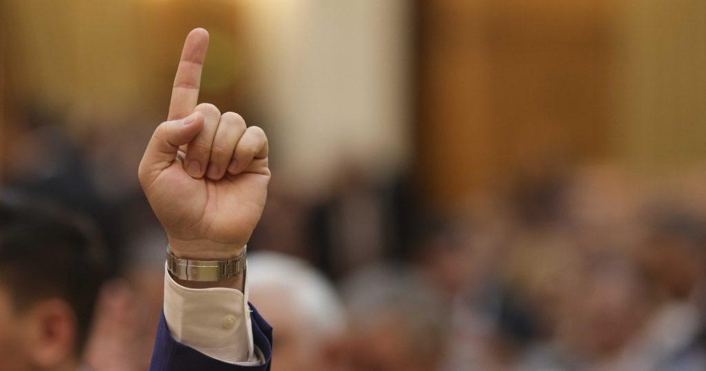 Criza politică din România: Moțiunea de cenzură și impactul acesteia asupra viitorului guvernării