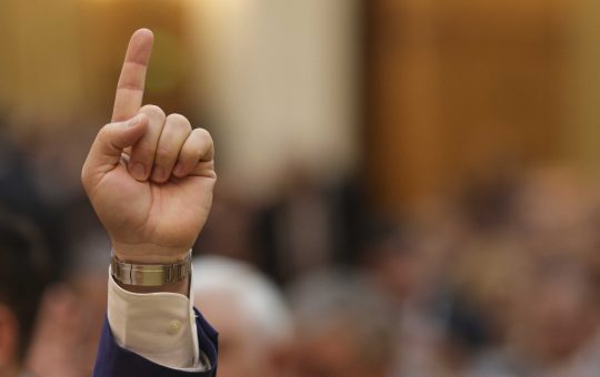 Criza politică din România: Moțiunea de cenzură și impactul acesteia asupra viitorului guvernării