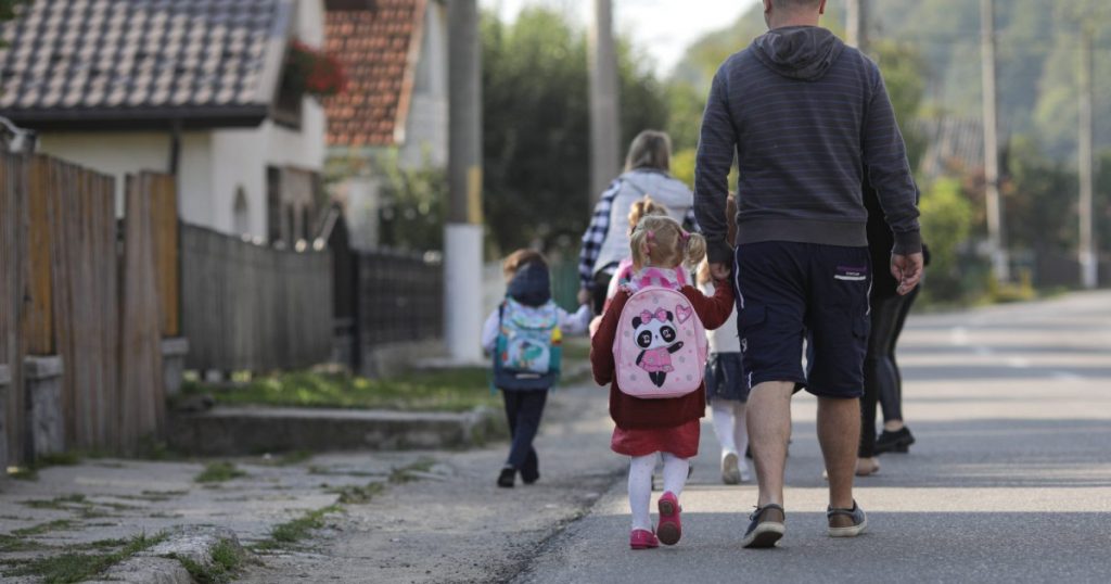 Reforma Alocației pentru Copii în România: O Măsură Controversată pentru Stimularea Educației