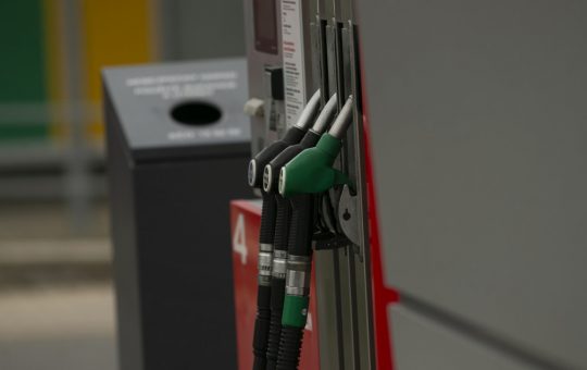 Impactul crizei politice și al tensiunilor din Orientul Mijlociu asupra prețurilor carburanților în România