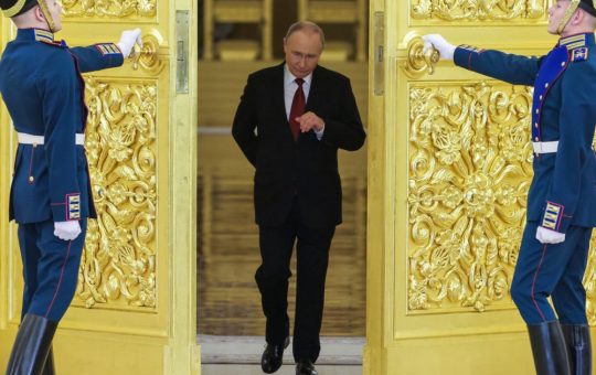 O lume în umbră: Teama lui Putin și buncărele securității în timpul războiului din Ucraina