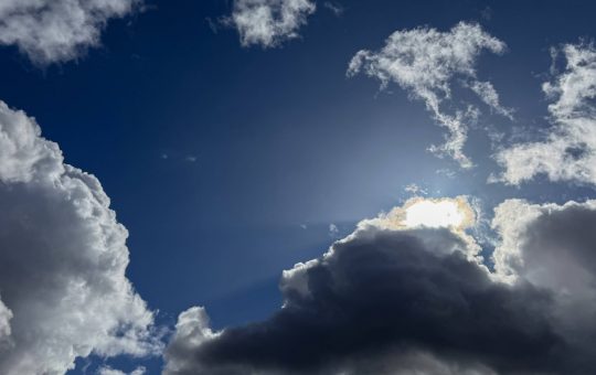 Fluctuațiile climatice din România: Încălzirea temporară și perspectiva ploilor abundente