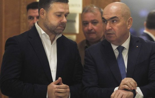 Strategia PNL în fața moțiunii de cenzură: O analiză detaliată a tacticilor politice și implicațiilor pentru viitor