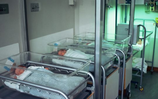Despăgubirea record pentru neglijență medicală în Spania: O mamă luptă pentru dreptate după o naștere tragică