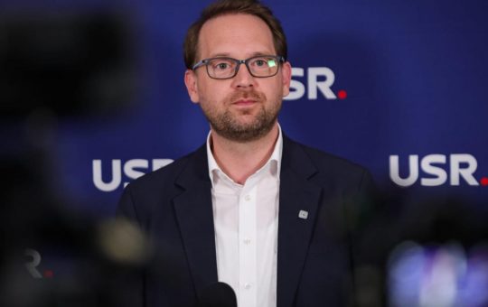 Decizii Strategice în Parlament: USR și Moțiunea de Cenzură