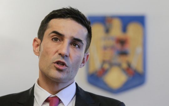 Claudiu Manda și Viitorul Politic al României: O Analiză a Moțiunii de Cenzură și a Relațiilor Cu AUR