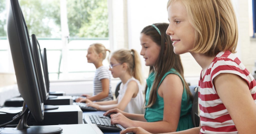 Sprijin Financiar pentru Tineri: Programul Euro 200 și Impactul său asupra Educației în România