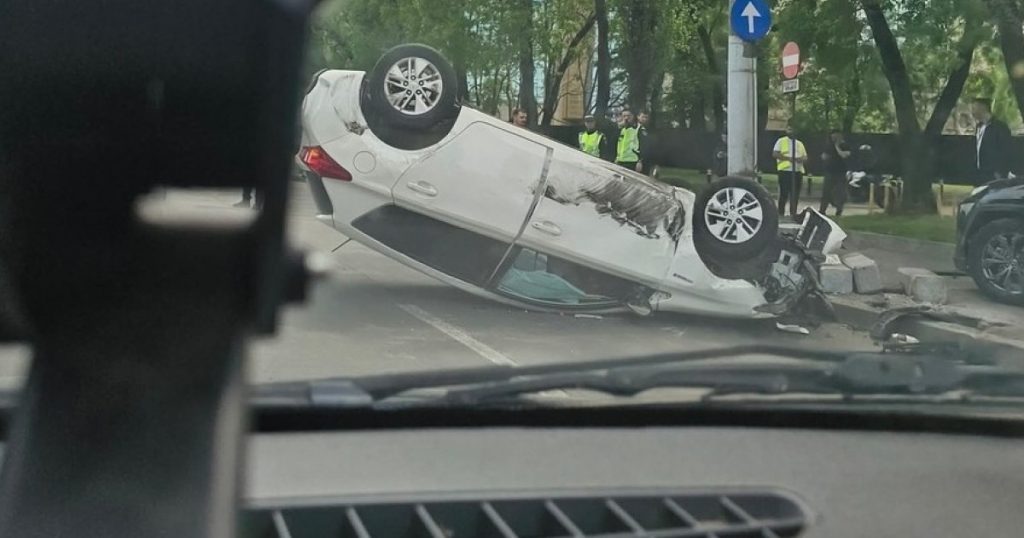 Accident rutier grav în Sectorul 6: Trei mașini implicate, o femeie rănită și întrebări despre siguranța pe drumurile din București