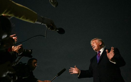 Donald Trump și escaladarea tensiunilor cu Iranul: O analiză a amenințărilor și implicațiilor globale