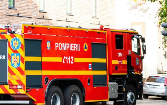 Explozie devastatoare într-un depozit din Prahova: O analiză detaliată a incidentului și implicațiile sale