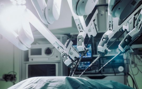 Călătoria Maicii H.: De la suferință la speranță prin chirurgia robotică