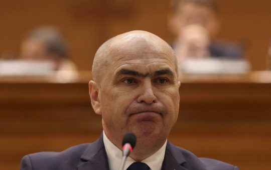 Bolojan și PSD: Un Război Politic în Contextul Crizei Economice și Sociale din România