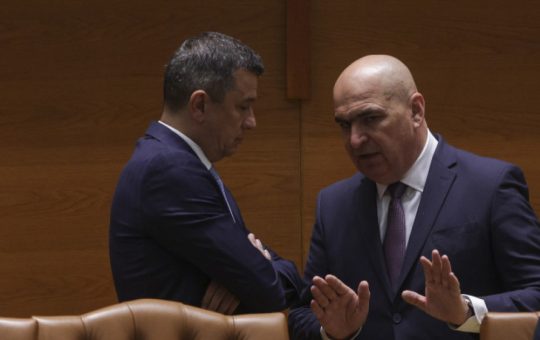 Criza politică din România: Ce urmează pentru PSD și PNL după moțiunea de cenzură