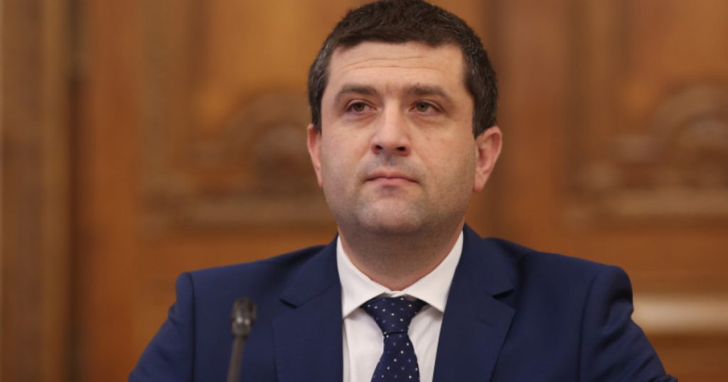 Radu Miruță și Moțiunea de Cenzură: O Bătălie între Tradiție și Inovație în Politica Românească