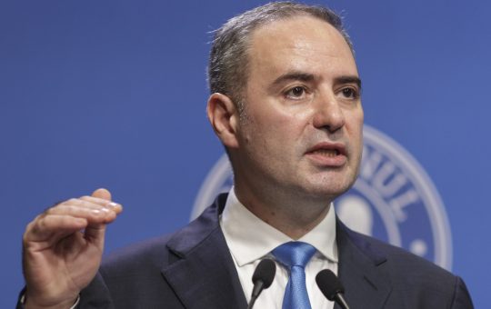 Impactul căderii guvernului asupra economiei României: perspective și implicații