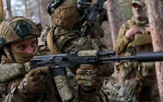 Transformarea tacticilor militare ruse în Ucraina: De la „carne de tun” la infiltrații discrete