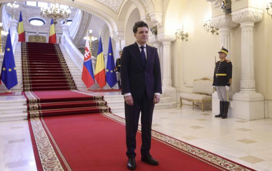 Criza politică românească: Negocieri la Cotroceni pentru un nou guvern în contextul unei realități complicate
