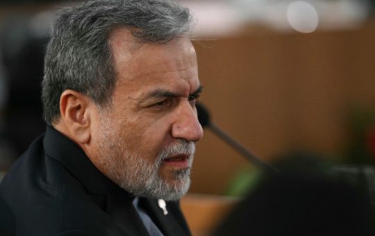 Tensiuni și Diplomatică: Vizita Ministrului Iranian de Externe la Beijing în Contextul Relațiilor Globale