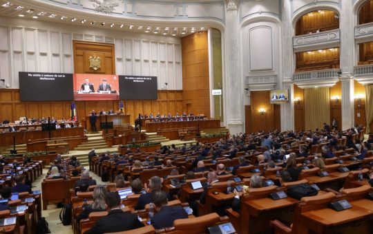 Turbulențe Politice și Economice: Impactul Blocajului din România asupra Cursului Euro și Stabilității Financiare