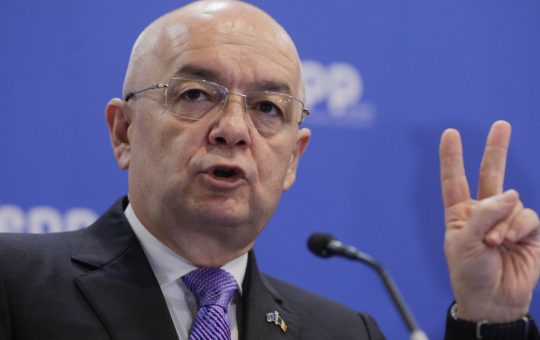 Emil Boc și Dilemele Politice ale PNL: Opoziție sau Continuare la Guvernare?