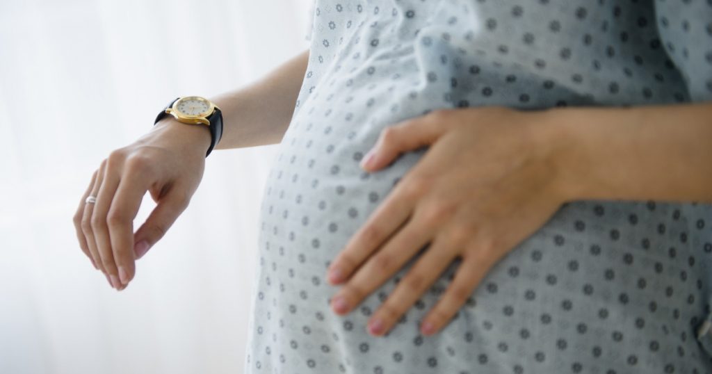 Drepturile Femeilor Însărcinate în România: Propunerea de a Permite Însoțitorii în Maternitate și Impactul Asupra Sistemului Medical