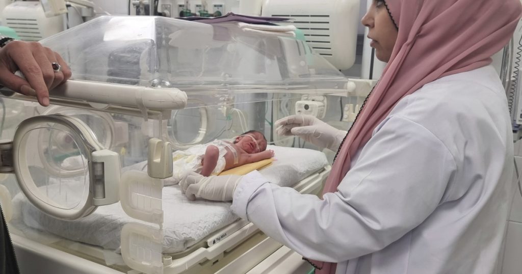Criza de Malnutriție în Fâșia Gaza: O Analiză a Accuzelor Organizatiei Medici Fără Frontiere