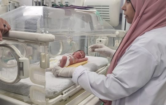 Criza de Malnutriție în Fâșia Gaza: O Analiză a Accuzelor Organizatiei Medici Fără Frontiere