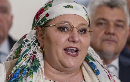 Criza Politică din România: Diana Șoșoacă și Provocarea Suspendării lui Nicușor Dan