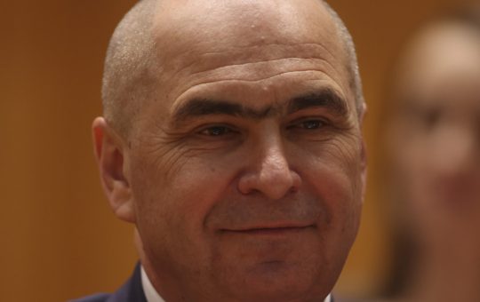 Controversele propunerii lui Ilie Bolojan ca premier: Analiza din perspectiva constituțională și politică