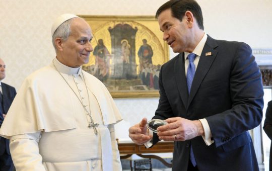 Întâlnirea între Marco Rubio și Papa Leon al XIV-lea: O analiză aprofundată a relațiilor dintre Statele Unite și Vatican