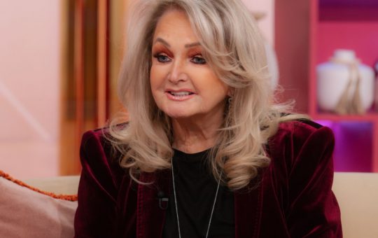 Bonnie Tyler în stare critică: Impactul unei intervenții chirurgicale asupra legendei muzicii