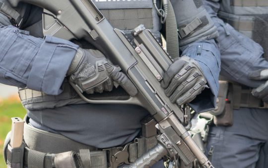 Destructurarea unei rețele de proxenetism din Buzău: O privire detaliată asupra traficului de persoane și impactul său asupra societății