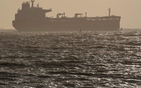 Tensiuni în Golful Oman: SUA imobilizează petroliere iraniene, iar conflictul se intensifică