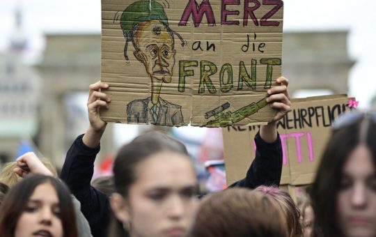 Protestele Elevilor Germani Împotriva Reintroducerii Serviciului Militar Obligatoriu: O Analiză Detaliată
