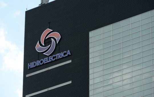 Controverse și Implicații în Sectorul Energetic: Suspensia Președintelui Hidroelectrica și Acuzațiile de Corupție