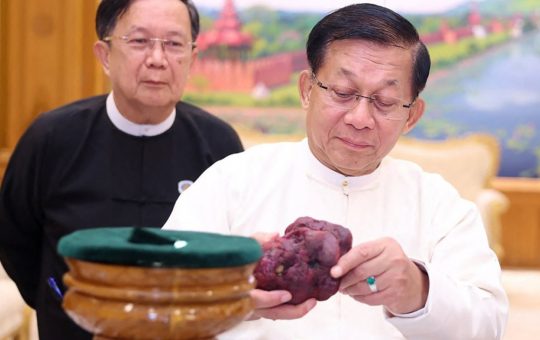 Descoperirea unui Rubin Colosal în Myanmar: Impactul asupra Industriei Pietrelor Prețioase și Contextul Geopolitic
