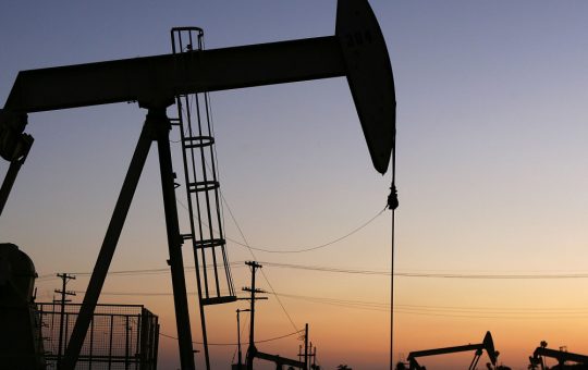 Profiturile uriașe generate de războiul din Iran: Impactul asupra economiei globale și sectoarelor de afaceri