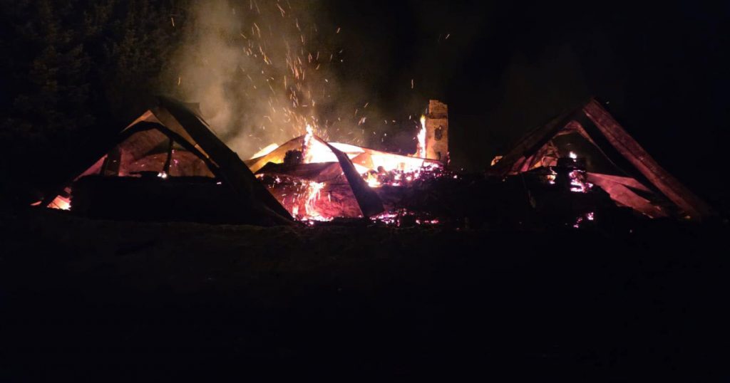 Incendiul Cabanei Gențiana: O Pierdere Dureroasă pentru Comunitatea Montană din Retezat