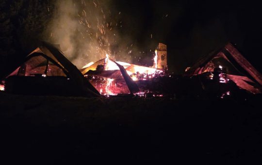 Incendiul Cabanei Gențiana: O Pierdere Dureroasă pentru Comunitatea Montană din Retezat