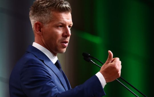 Péter Magyar și Ultimatumul pentru Președintele Sulyok: O Nouă Eră Politică în Ungaria