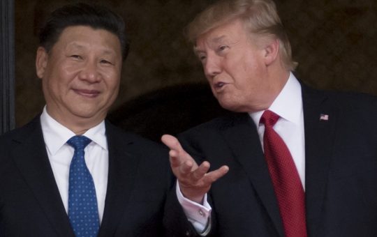Întâlnirea dintre Donald Trump și Xi Jinping: O analiză a mizei globale și a implicațiilor geopolitice