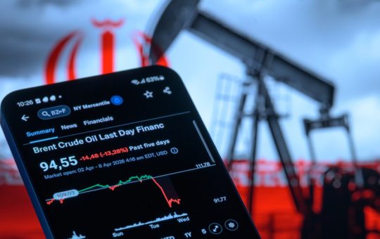 Impactul Deciziilor Politice Asupra Prețurilor Petrolului: Analiza Creșterii Prețurilor după Refuzul lui Trump față de Iran