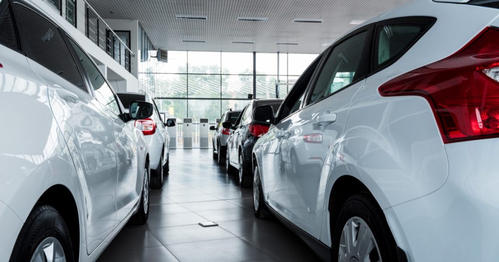 Renașterea electrică: Creșterea înmatriculărilor de mașini electrice în România și declinul vehiculelor pe combustie
